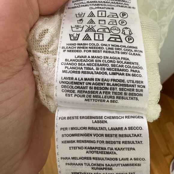 Guess Jeans shear top size small - Picture 5 of 6